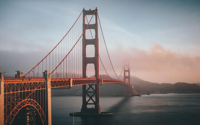 This example creates two vertical copies of a JPG photo of the Golden Gate Bridge in San Francisco. Since the input image has a height of 400 pixels, the resulting image has a height of 800 pixels (doubled). (Source: Pexels.)