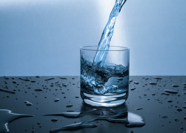 In this example we vertically flip a JPG pic of a glass of water.