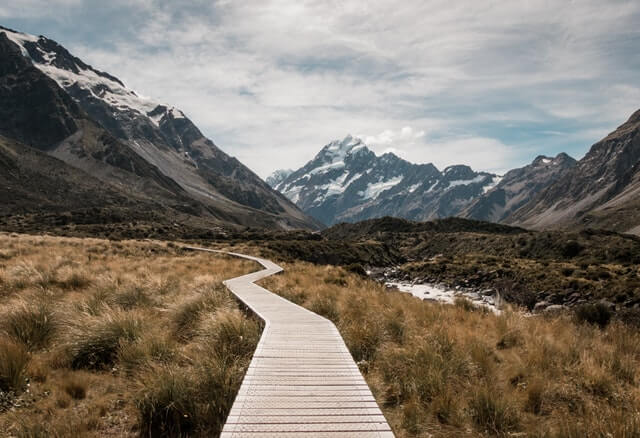 This example converts an stunning JPG image of a pathway to mountains to a Data URI.