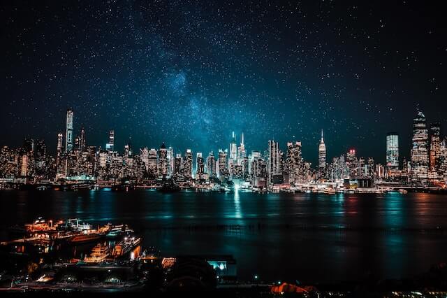 In this example, we need to create a header photo for Twitter. The size of a Twitter header photo is 1500x500 pixels with proportions of 3:1. To create it, we paste a JPEG of a night city into the input of the tool and select the "Twitter Header Photo" from the list of popular social media photo types. As a result, the program crops the necessary region from the JPEG and resizes it to 1500 by 500 pixels. (Source: Pexels.)