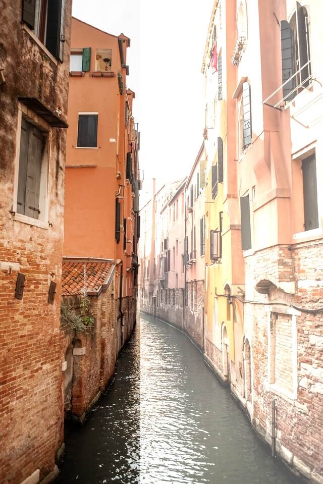 In this example, we load a JPEG photo of a street in Venice and lighten just one-half of the buildings. We specify only one coordinate x = 278px (the other coordinates are not specified and therefore are stretched to the edges of the photo). We set the brightness of the right side of the JPEG to 135% and leave the left side unchanged. (Source: Pexels.)